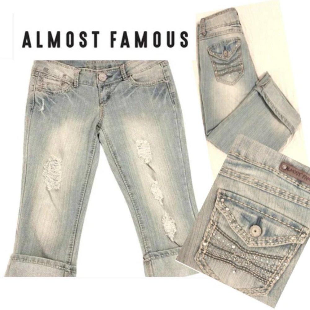 Almost Famous Crystal Pocket DISTRESS High Rise LIGHT BLUE Capris Sz 7 Sun Fade